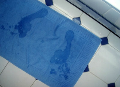 rug to dry the sole of your feet